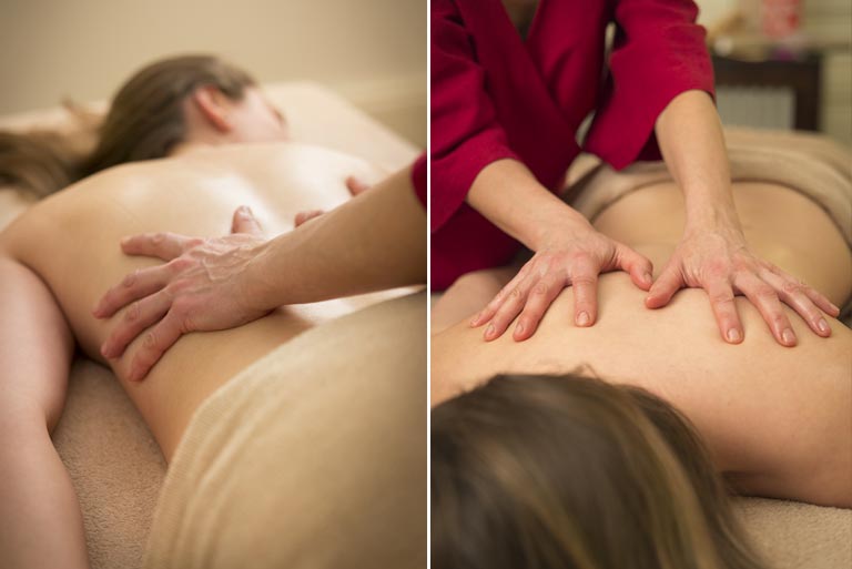 Les mains d’Hélène pratiquant un massage ayurvédique du dos